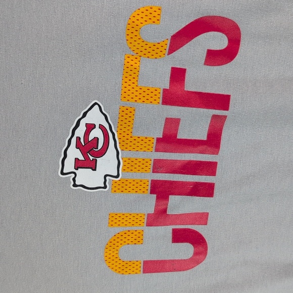 48-Nike Red and Gray Tee Chiefs ( Sign Of Wash‎ Wear) - Picture 4 of 4